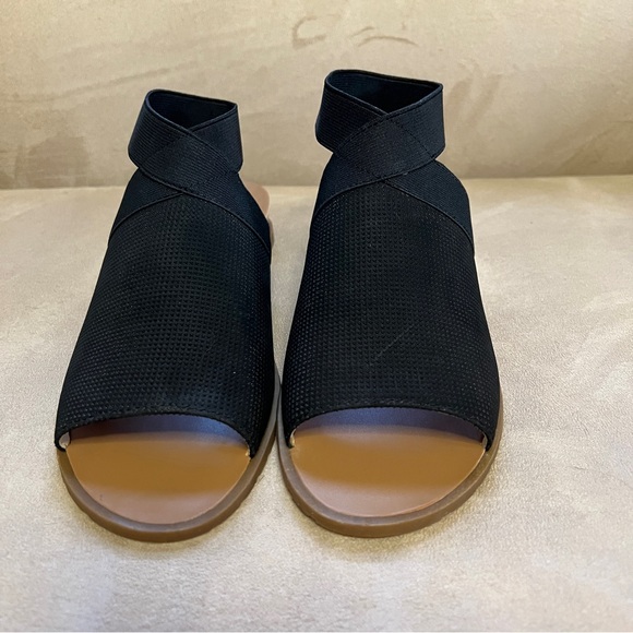 Kenneth Cole New York Jules Elastic Ankle
Strap Sandal - Picture 2 of 9